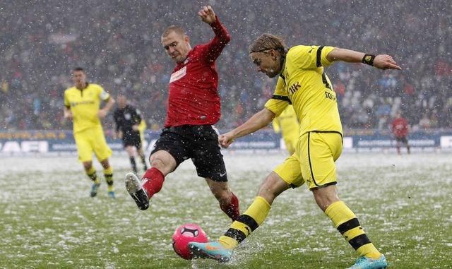 Freiburg dortmund jendrisek schmelzer okt12 reuters