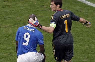 Mario Balotelli vs. „hukot opíc“