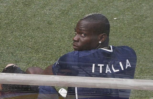 Balotelli mario pozera me2012 reuters