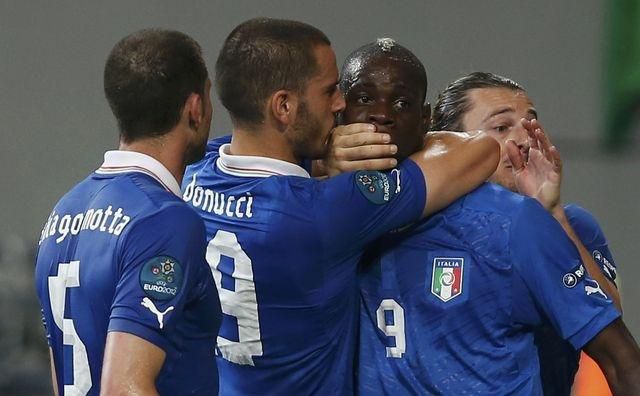 Bonucci balotelli taliansko me futbal 2012 reuters