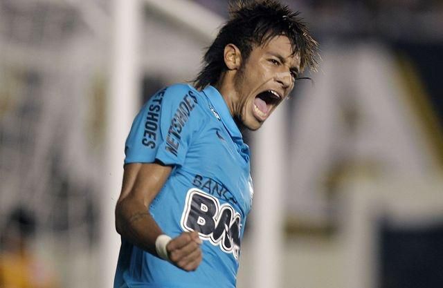 Neymar santos krici a ukazuje zuby
