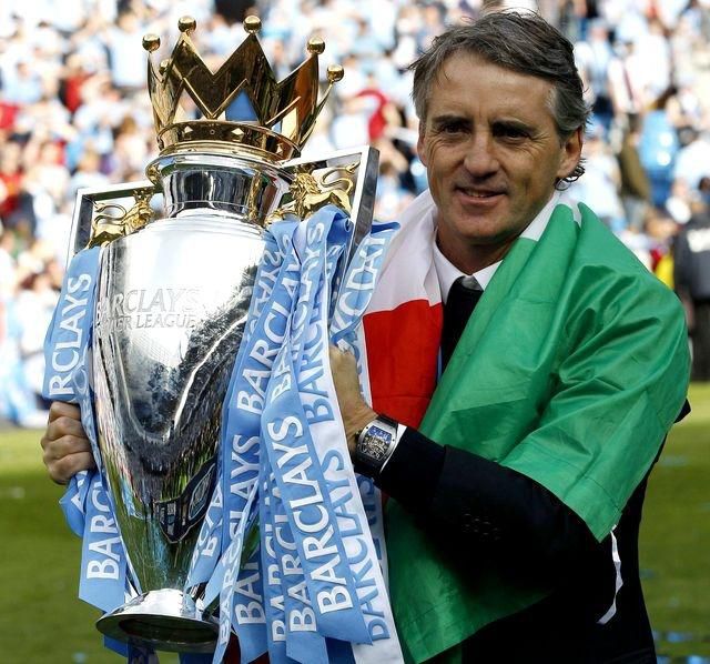 Roberto mancini manchester city trofej premier league 2012