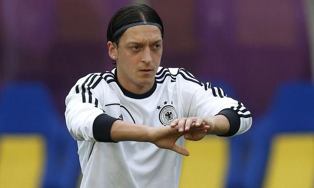 Mesut ozil nemecko trening euro2012 reuters