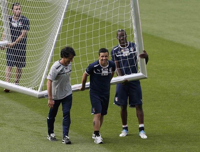 Balotelli trening me2012 reuters