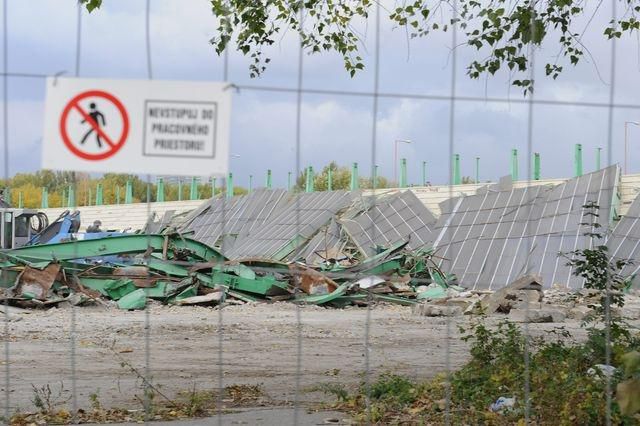 Petrzalka stadion buranie jul12