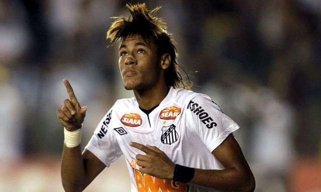 Neymar santos ukazuje hore mar2012
