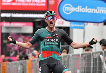 Giro d´Italia: V dramatickej 14. etape rozhodol fotofiniš, celkové poradie má nového lídra