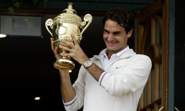 Federer wimbledon2012 trofej a usmev