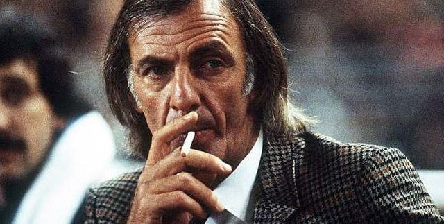 Cesar luis menotti cigareta