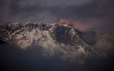 Horolezectvo: Lavína pochovala v Himalájach deväť osôb, šesť je nezvestných
