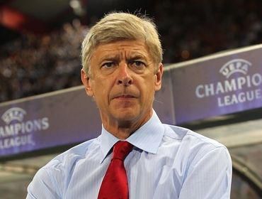 Arsene wenger kouc arsenal cervena kravata