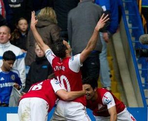 Arsenal chce podpis van Persieho, Fábregas: „Teraz alebo nikdy!“