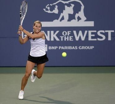 Cibulkova dominika stanford2011 priprava na uder jul2011