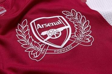 Arsenal nove dresy 2011  logo nikemedia com