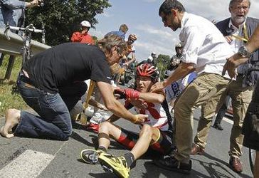 Tour de France: V stredu viacero pádov, Slovinec Brajkovič odstúpil