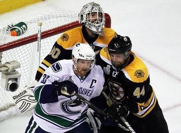 Henrik sedin timthomas golman bruins