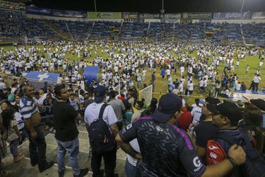 Trágedia v Salvádore. Na futbalovom štadióne zomrelo pri tlačenici najmenej 12 ľudí