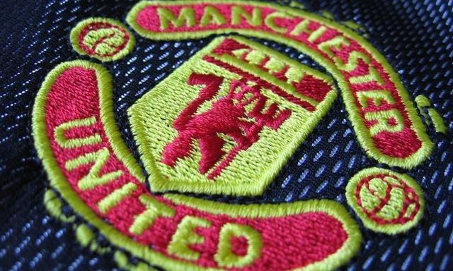 Manchester united logo vysivka