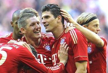 Kanonier Bayernu Gómez útočí na legendárneho Gerda Müllera
