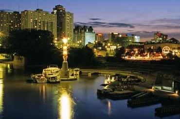 Winnipeg mesto v noci