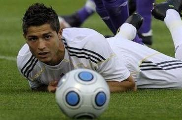 Video: C. Ronaldo na prahu stogólovej hranice myslí na tím