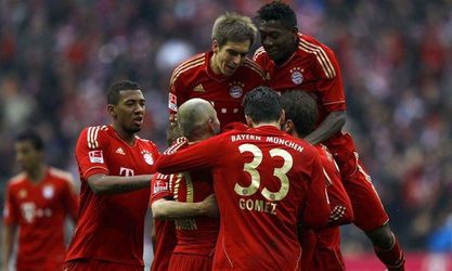 Video: Bayern zdolal Schalke, Dortmund si poradil s Hannoverom