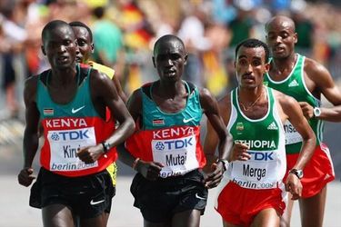 V mužskom maratóne suverénna obhajoba titulu Keňana Kiruia
