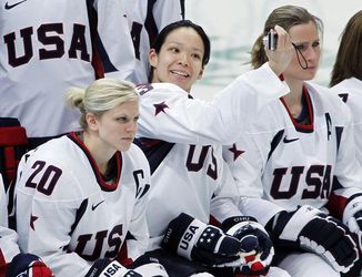 Hokejové MS žien 2012 otvorí „súboj titanov" USA vs. Kanada