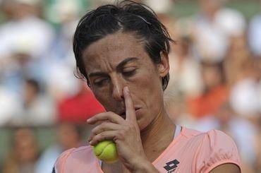 Schiavone tenis ruka na nos