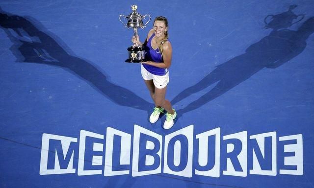 Azarenkova a trofej1 australian open 2012 jan2012