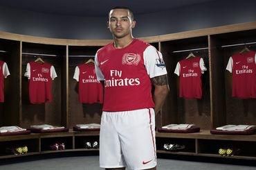 Arsenal nove dresy 2011  walcott nikemedia com