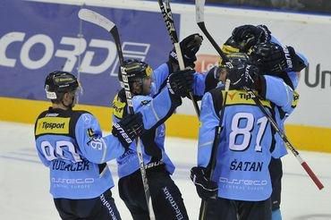 Slovan hokej nov11 gol