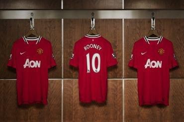 Manchester united dresy 2011   nikemedia com