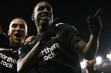 Video: Demba Ba hetrikom zostrelil Stoke City, Newcastle stále bez prehry