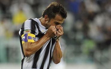 Juventus vo veľkých dlhoch, Del Piero zavesí kopačky na klinec