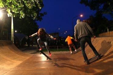 Na Kramároch otvorili minirampu pre priaznivcov skateboardingu