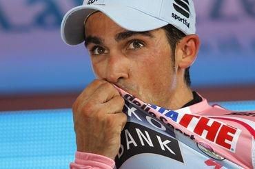 Contador alberto giro2011 bozkava ruzove tricko maj2011