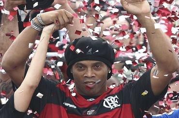 Ronaldinho privitanie fanusikovia flamenga