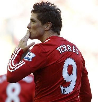 Torres liverpool chrbat pusa november2010