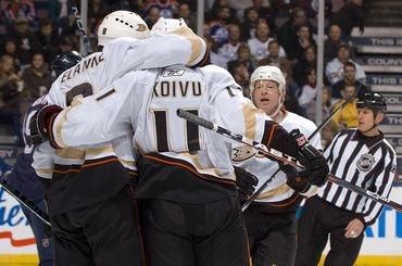 Selanne koivu a spol anaheim dec2010 nhl com