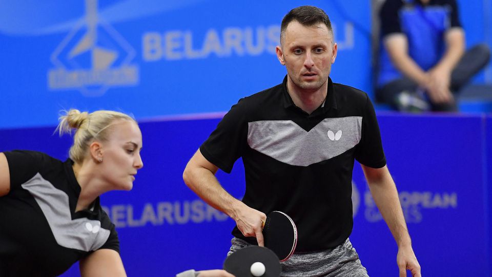 Slovenskí reprezentanti v stolnom tenise Ľubomír Pištej a Barbora Balážová.