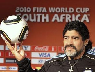 Maradona nevzdáva boj o trénerský post v Boca Juniors