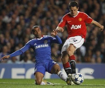 Chicharito man utd vs cole ashley chelsea lm2011