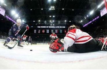 Hokejové MS žien: USA skompletizovali zlatý hetrik