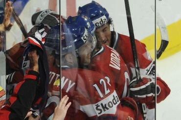 EHT: Hokejisti Česka po nájazdoch zdolali Fínsko a získali prvé body