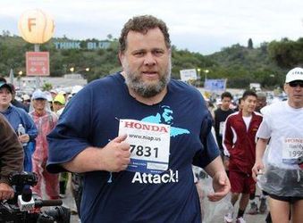 Video Obdivuhodné: 200-kilový maratónec zlepšil svoj „osobák"