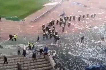Chuligáni podpálili kanceláriu fanklubu AEK Atény