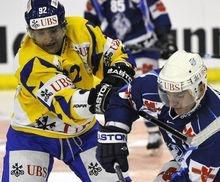 NLA: Kloten Flyers a HC Davos s tretími víťazstvami v sérii
