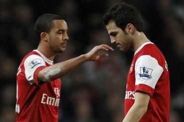 Walcott a fabregas arsenal obaja pass feb2011