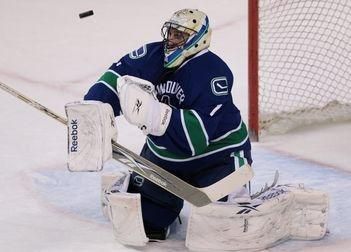 Shutout luongo nhl vancouver